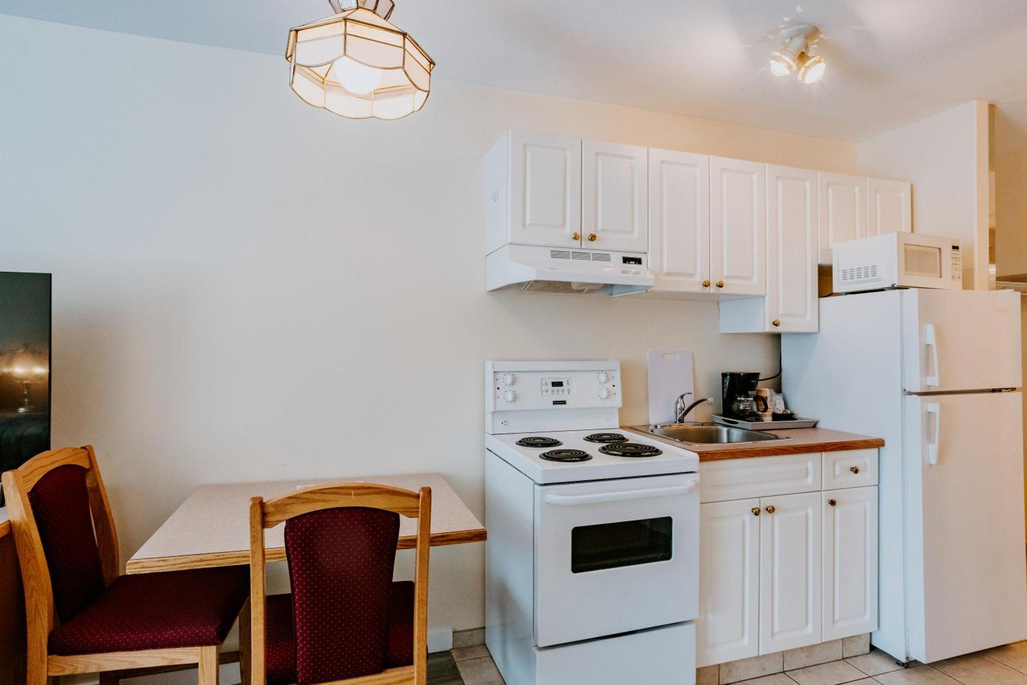 Western Budget Plus Mosaic Suites Penhold Ngoại thất bức ảnh