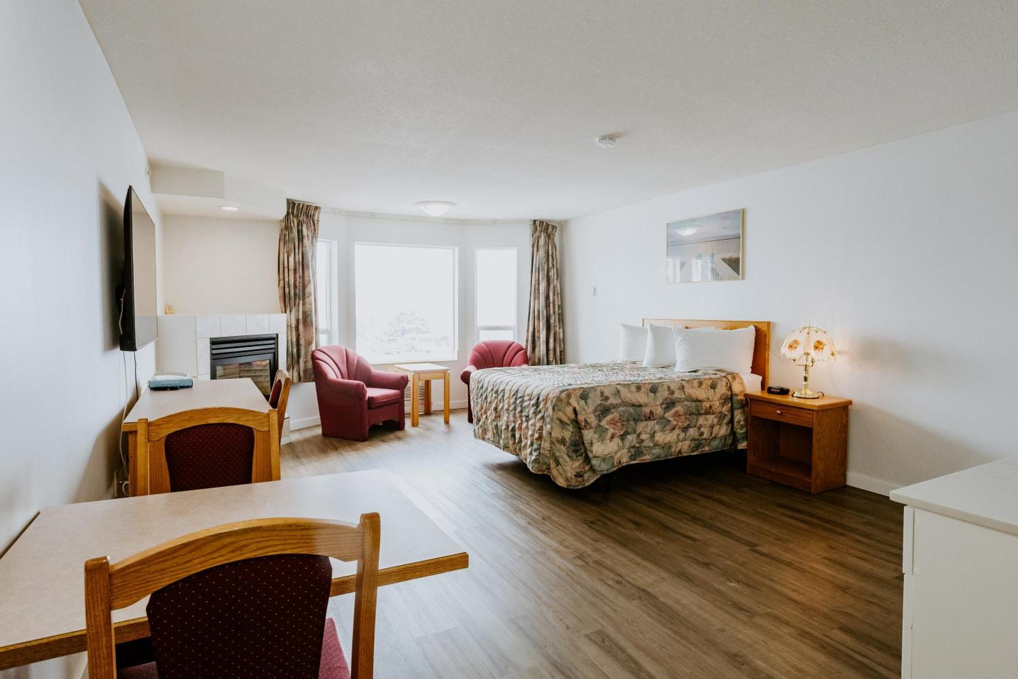 Western Budget Plus Mosaic Suites Penhold Ngoại thất bức ảnh