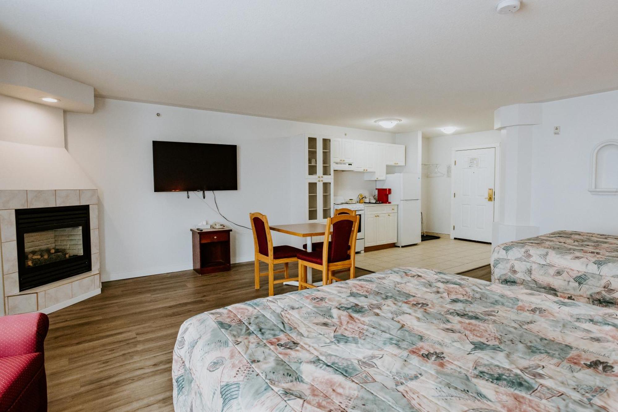Western Budget Plus Mosaic Suites Penhold Ngoại thất bức ảnh