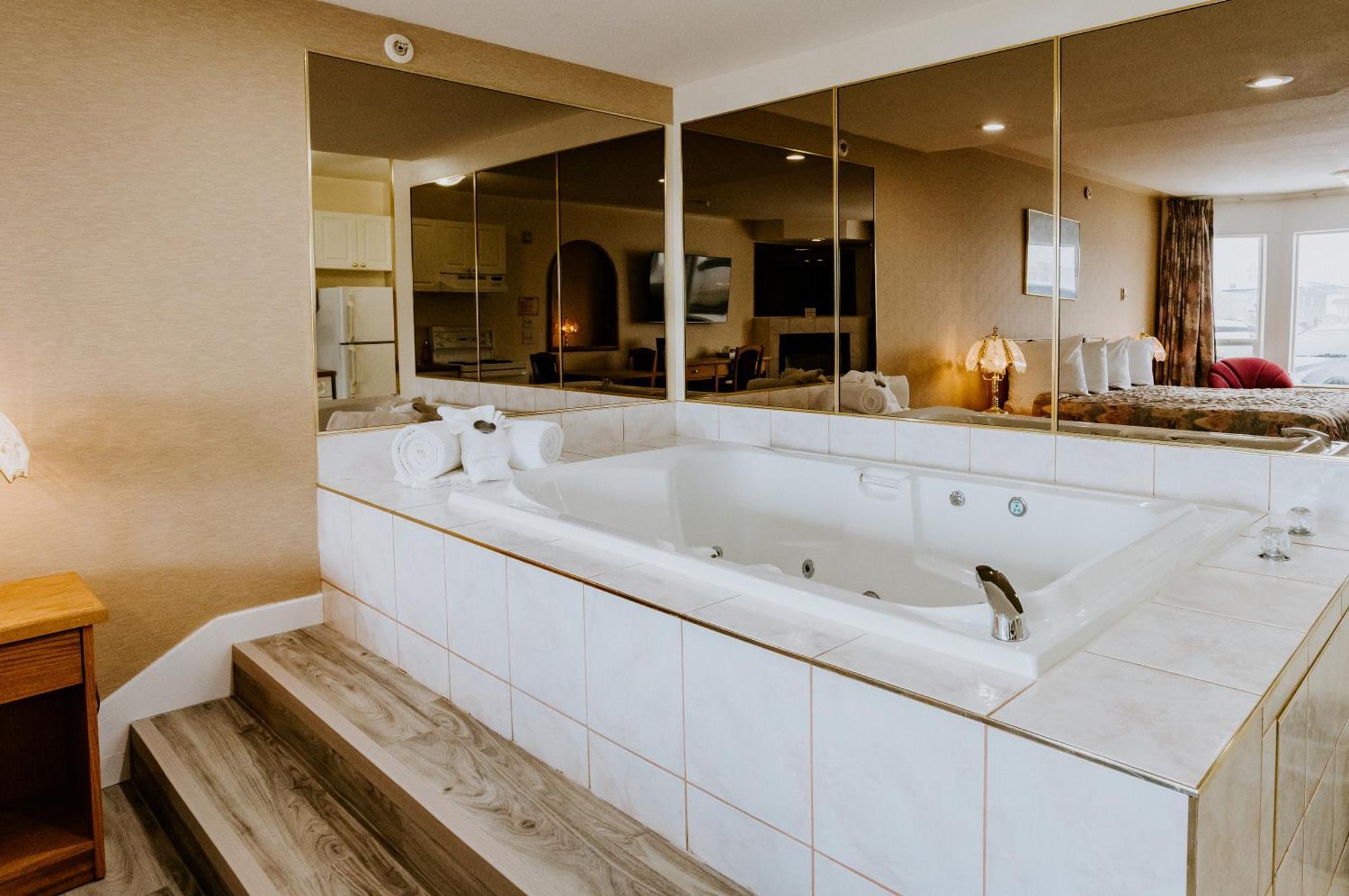 Western Budget Plus Mosaic Suites Penhold Ngoại thất bức ảnh