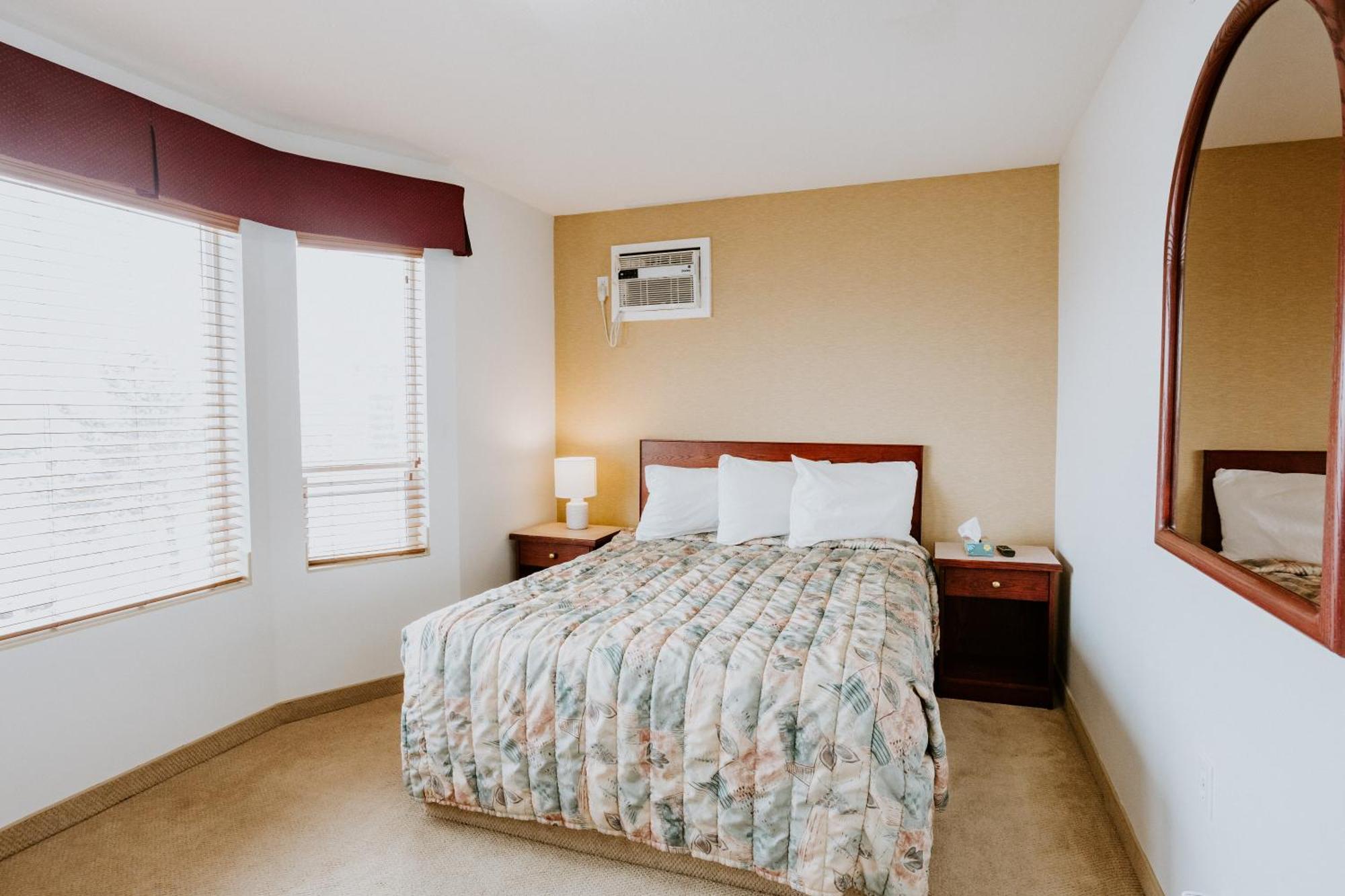 Western Budget Plus Mosaic Suites Penhold Ngoại thất bức ảnh
