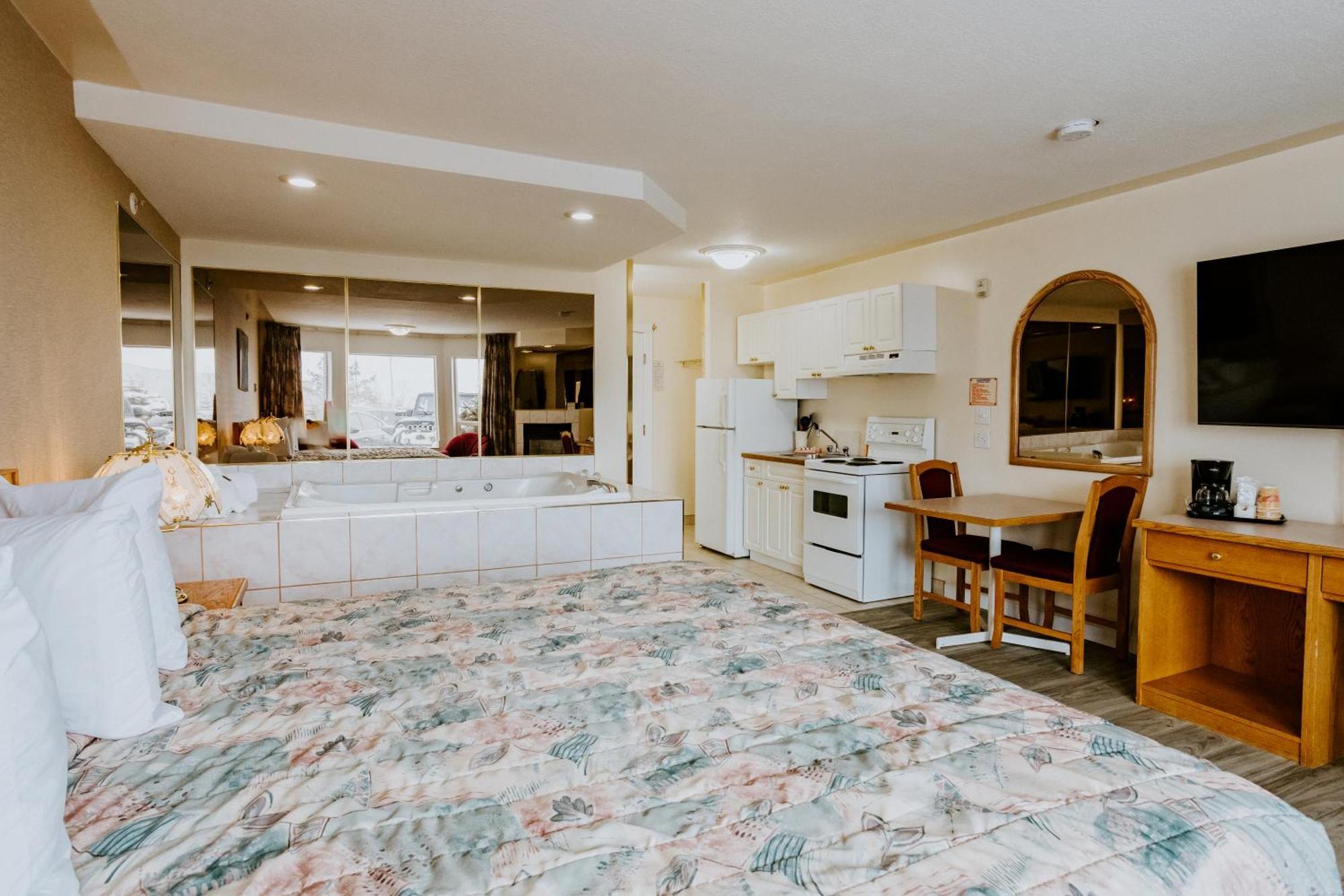 Western Budget Plus Mosaic Suites Penhold Ngoại thất bức ảnh