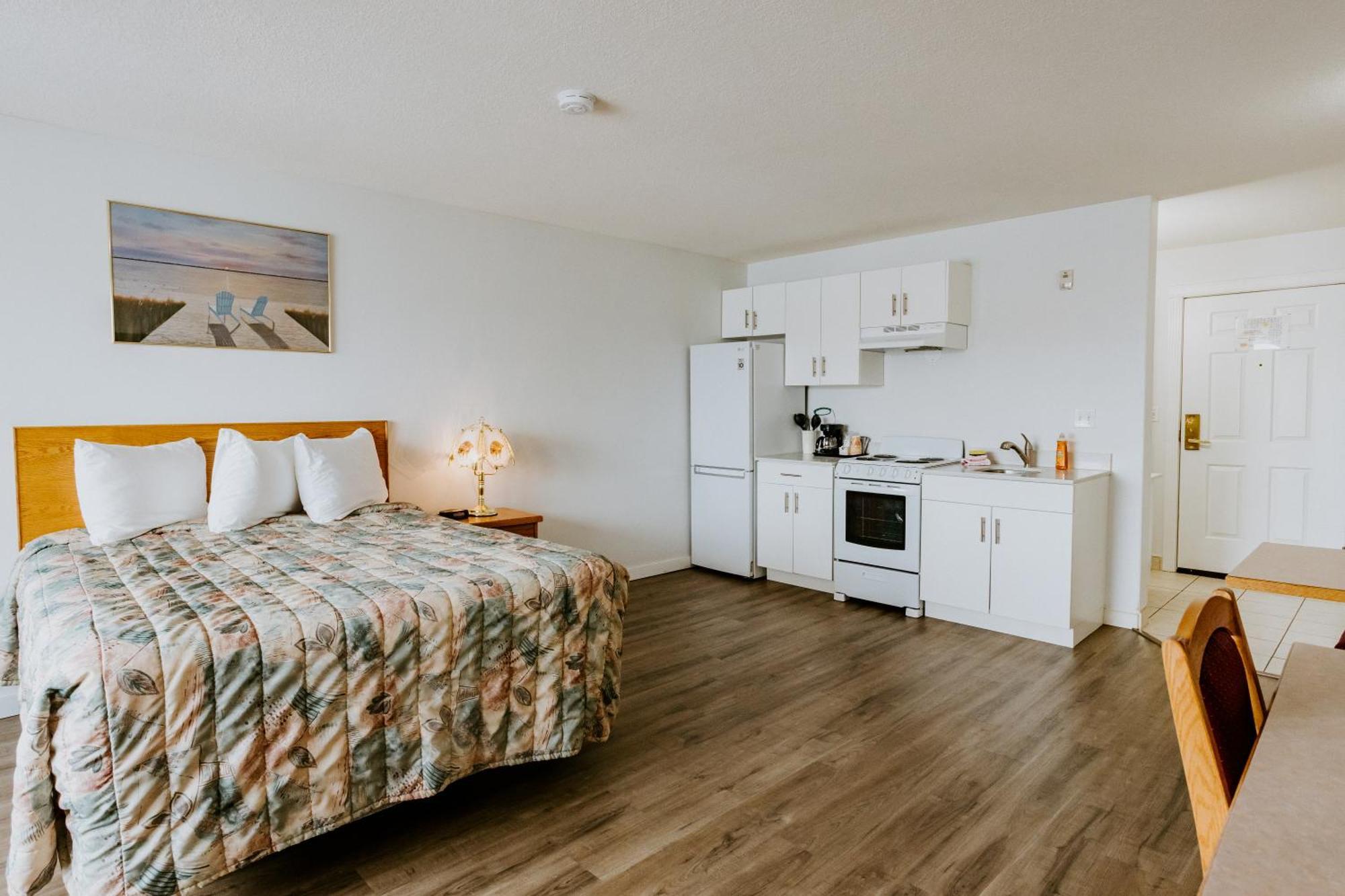 Western Budget Plus Mosaic Suites Penhold Ngoại thất bức ảnh